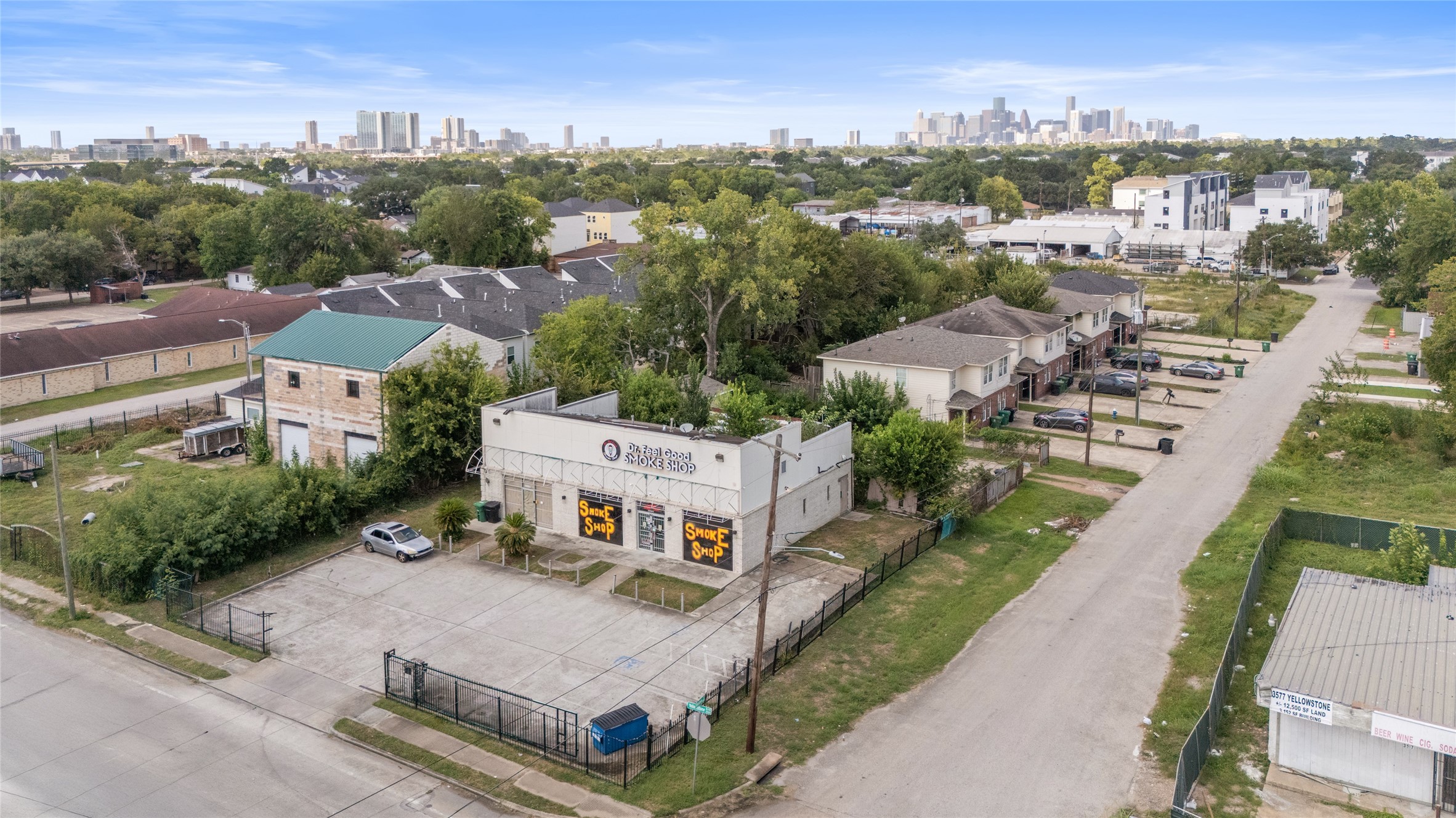 6910 Winton Street Houston, TX 77021 - Photo 49 of 50 an aerial view of residential houses with outdoor space and river