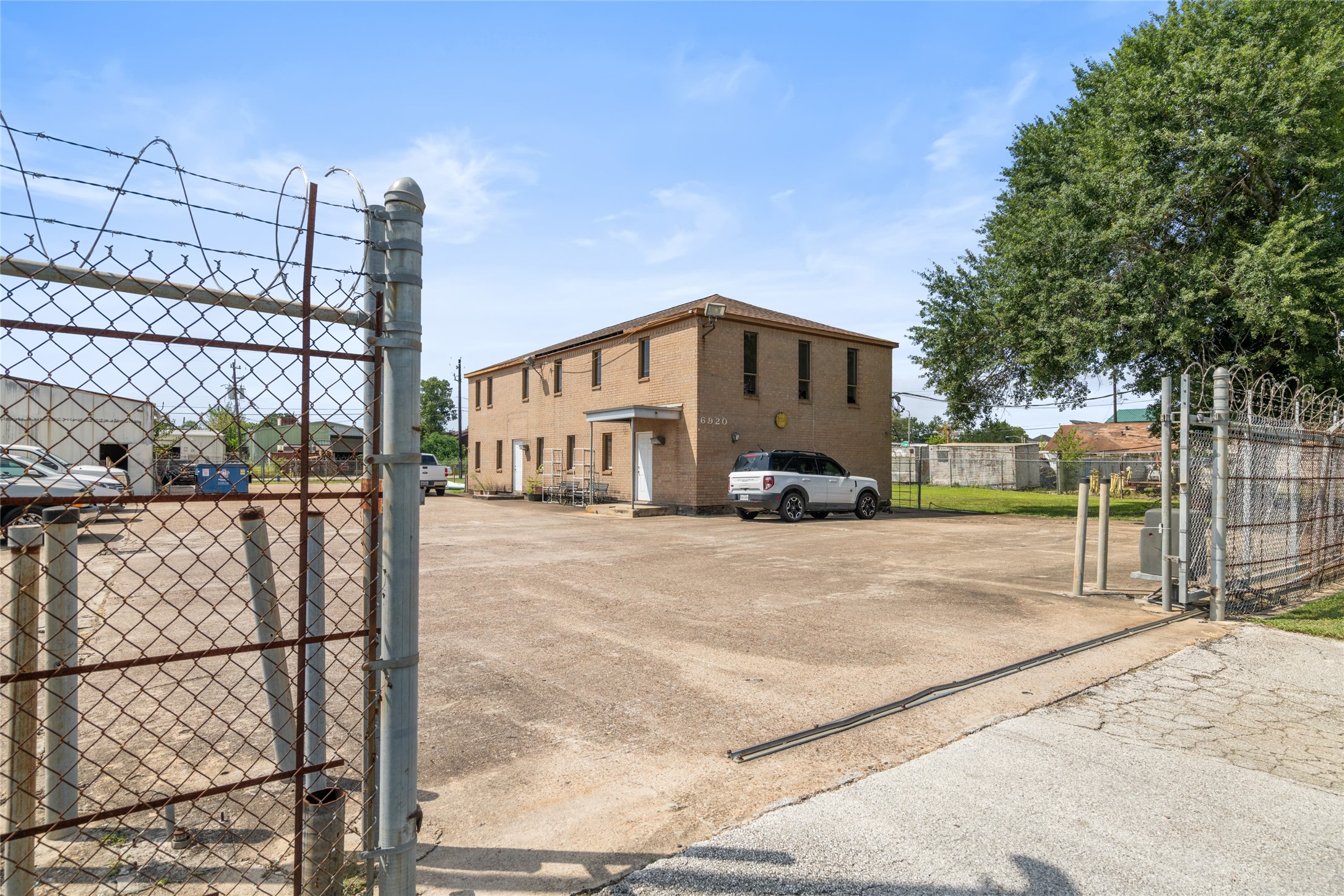 6910 Winton Street Houston, TX 77021 - Photo 6 of 50 a view of a street with a building in the background