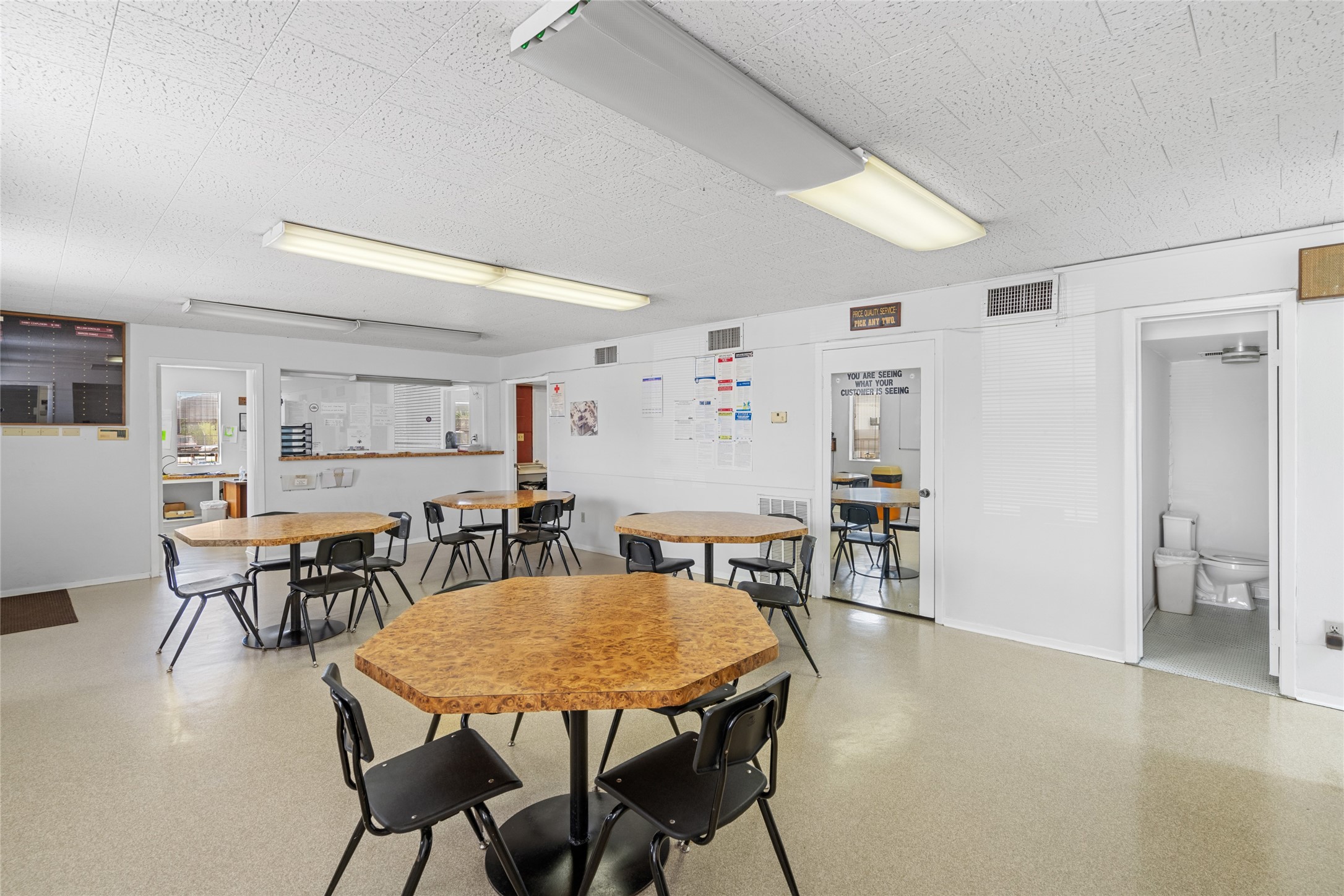 6910 Winton Street Houston, TX 77021 - Photo 9 of 50 a dining room with furniture and window