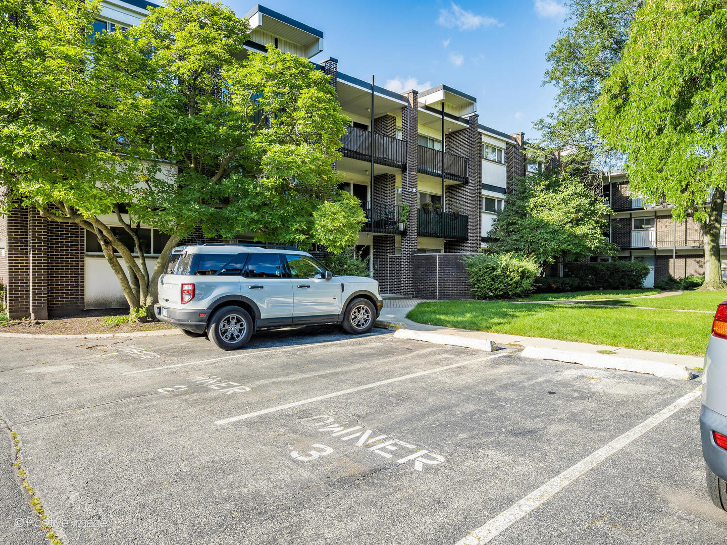 4710 Russett Lane, Unit R1 Skokie, IL 60076 - Photo 15 of 16 a view of a car parked in the yard