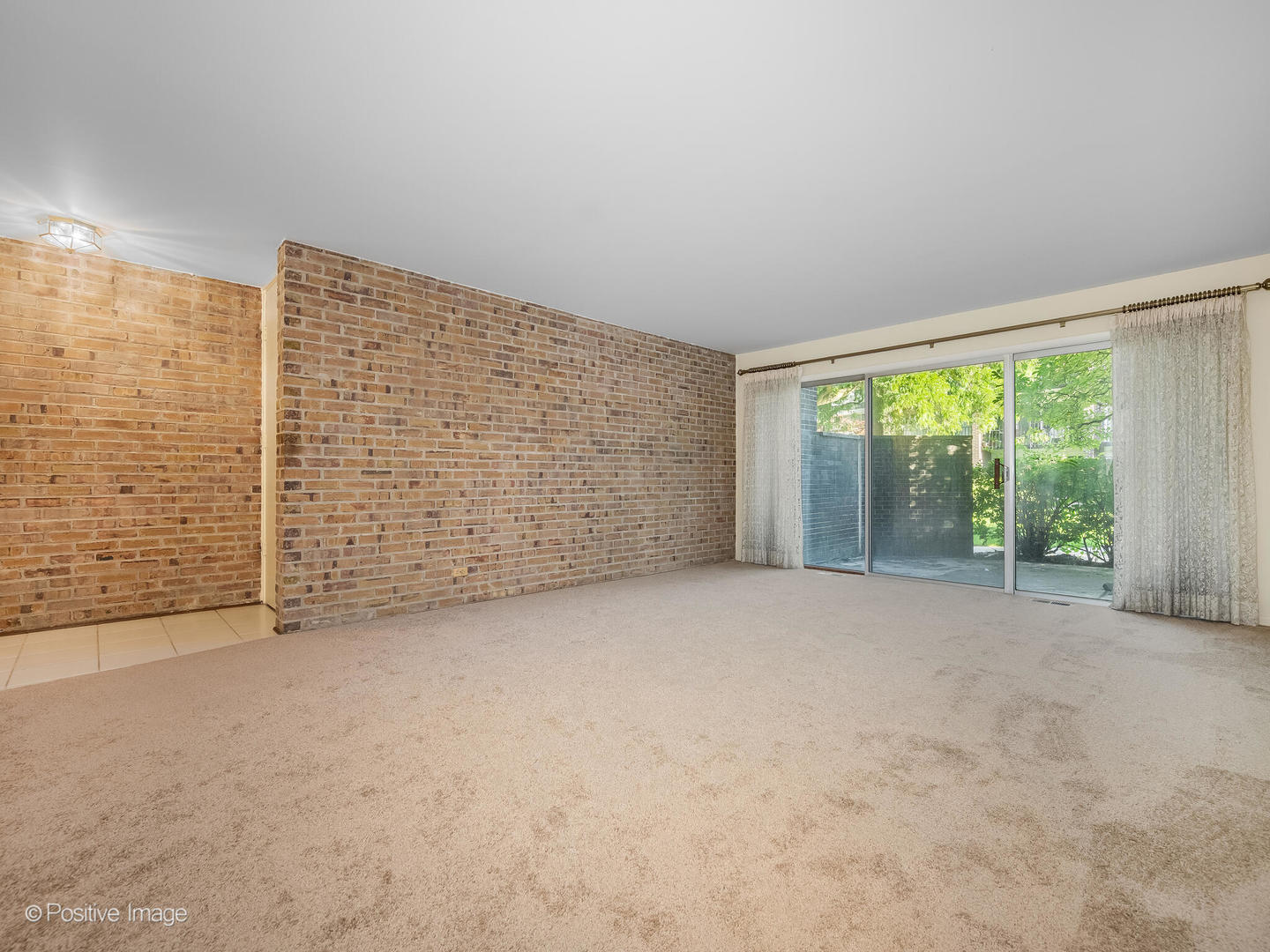 4710 Russett Lane, Unit R1 Skokie, IL 60076 - Photo 2 of 16 a view of an empty room with windows