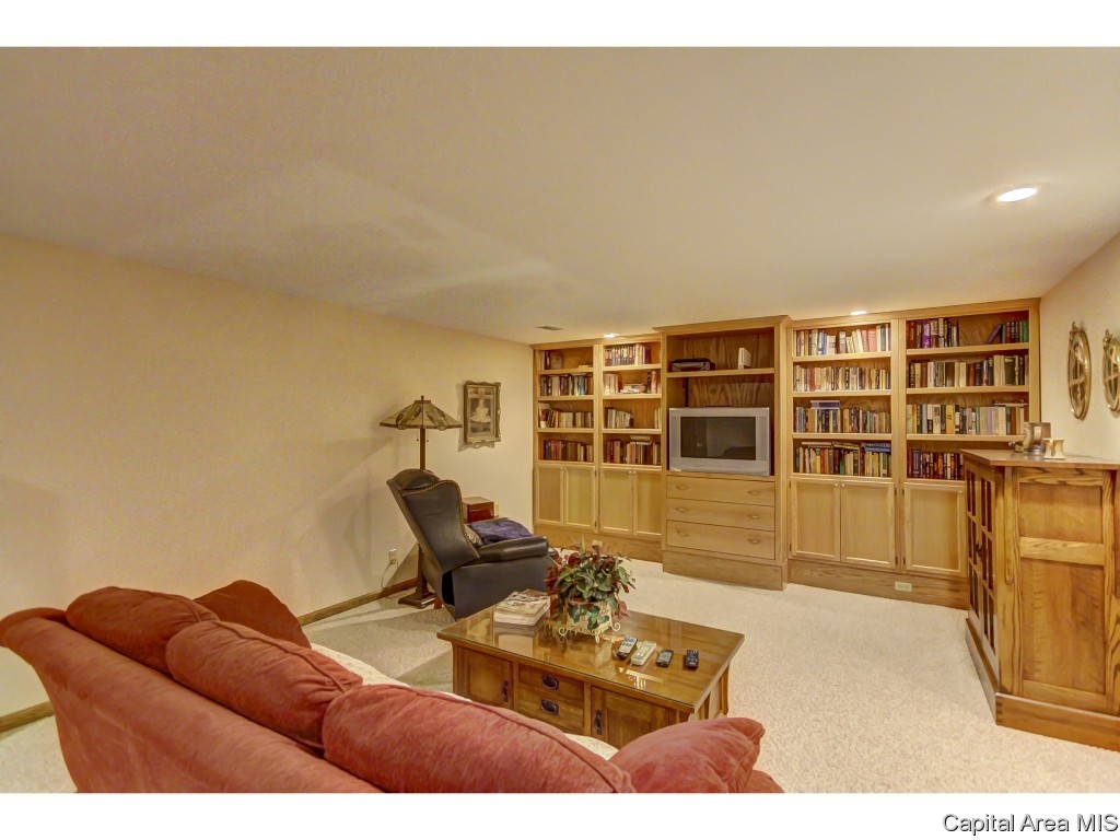 1504 Devonwood Springfield, IL 62704 - Photo 31 of 36 Gallery Image 31