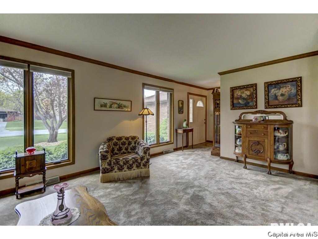 1504 Devonwood Springfield, IL 62704 - Photo 6 of 36 Gallery Image 6