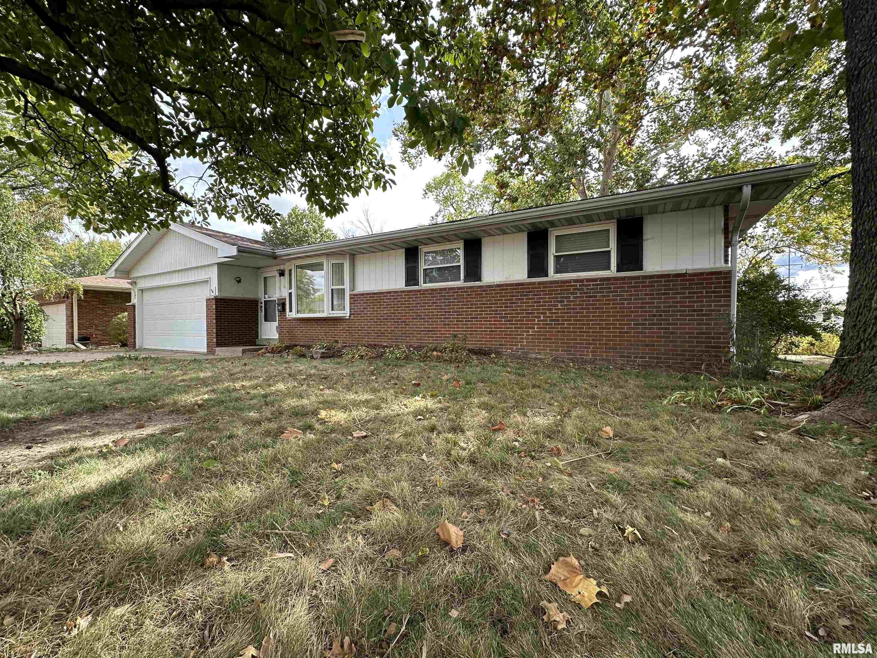 2416 West Overhill Road Peoria, IL 61615 - Photo 1 of 25 Gallery Image 1