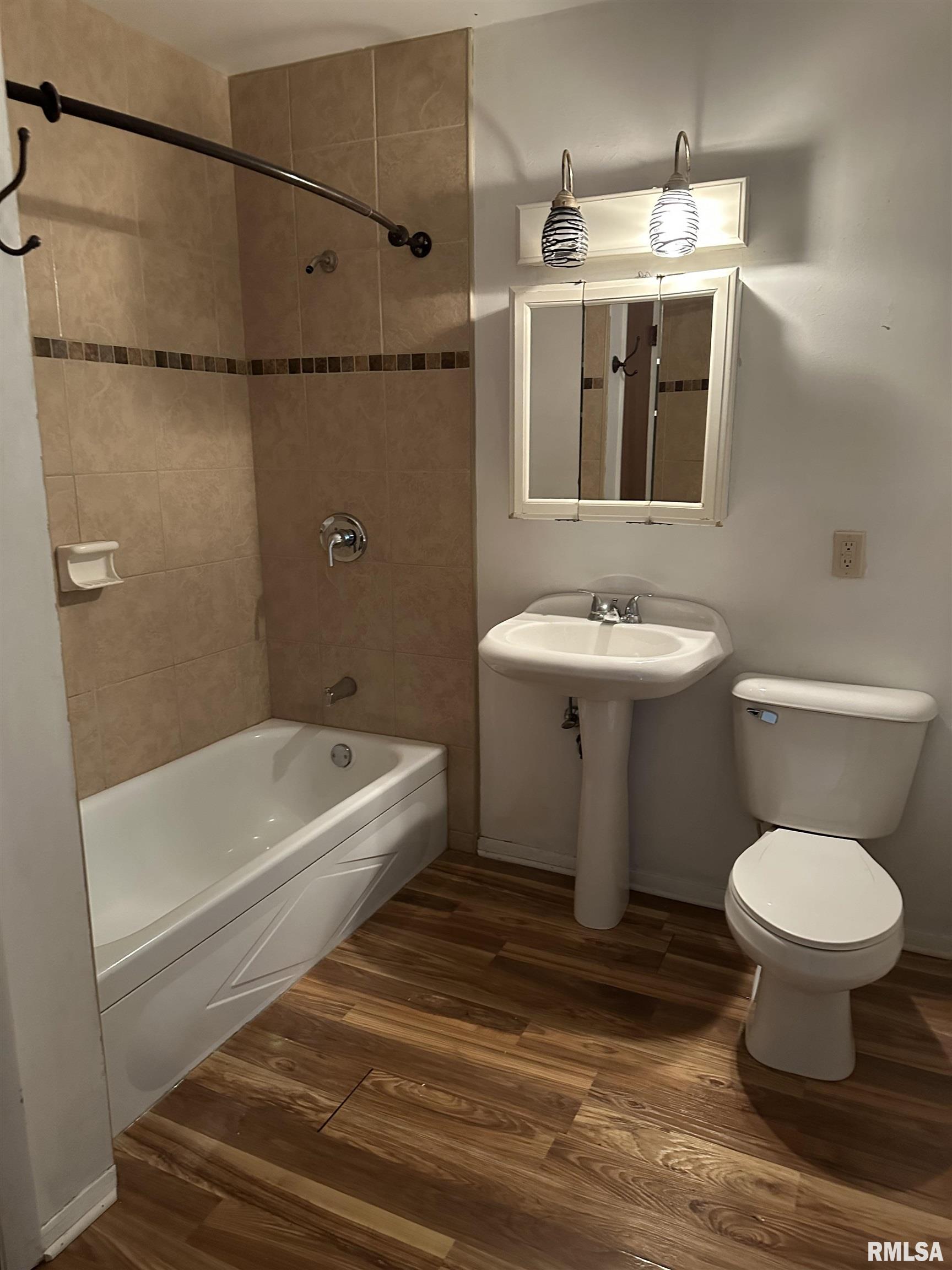 2416 West Overhill Road Peoria, IL 61615 - Photo 12 of 25 Gallery Image 12