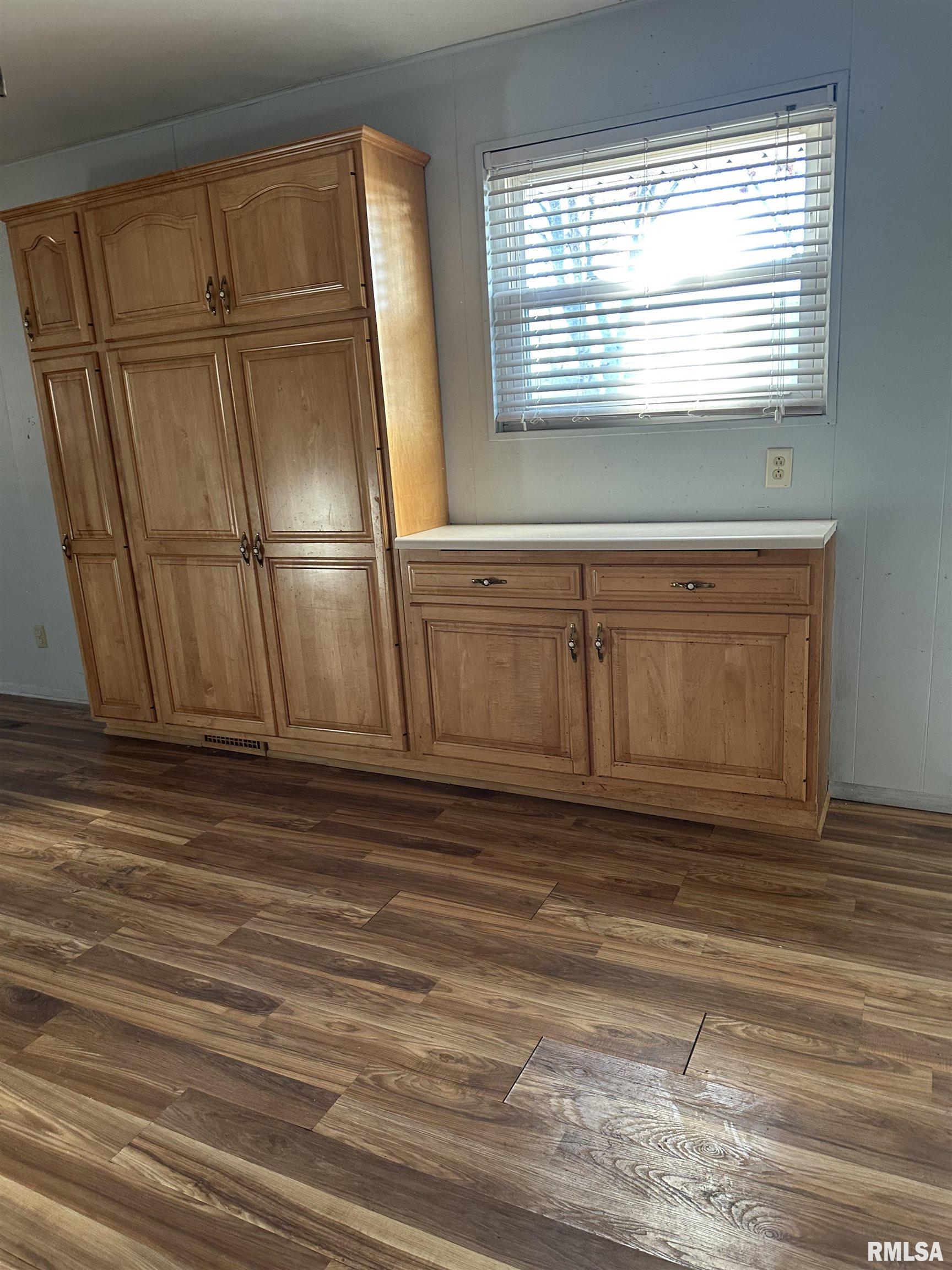 2416 West Overhill Road Peoria, IL 61615 - Photo 17 of 25 Gallery Image 17