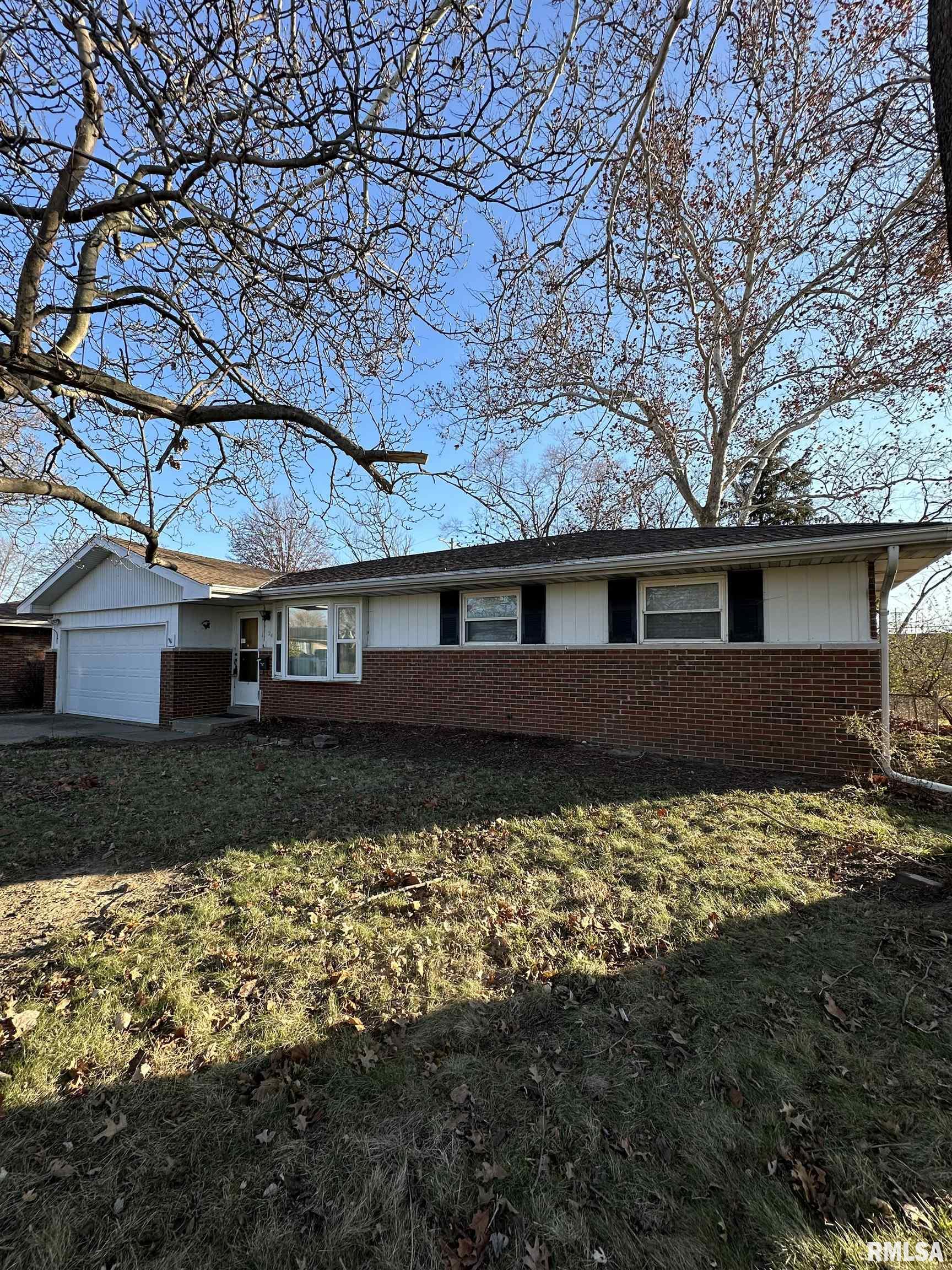 2416 West Overhill Road Peoria, IL 61615 - Photo 2 of 25 Gallery Image 2