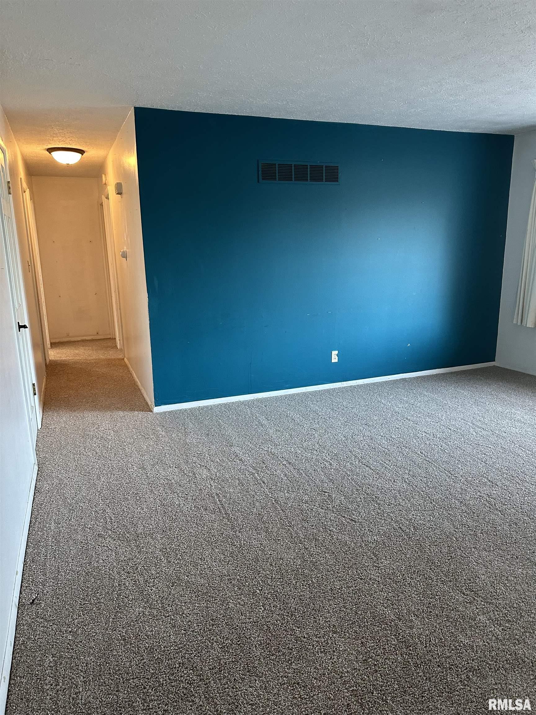 2416 West Overhill Road Peoria, IL 61615 - Photo 3 of 25 Gallery Image 3