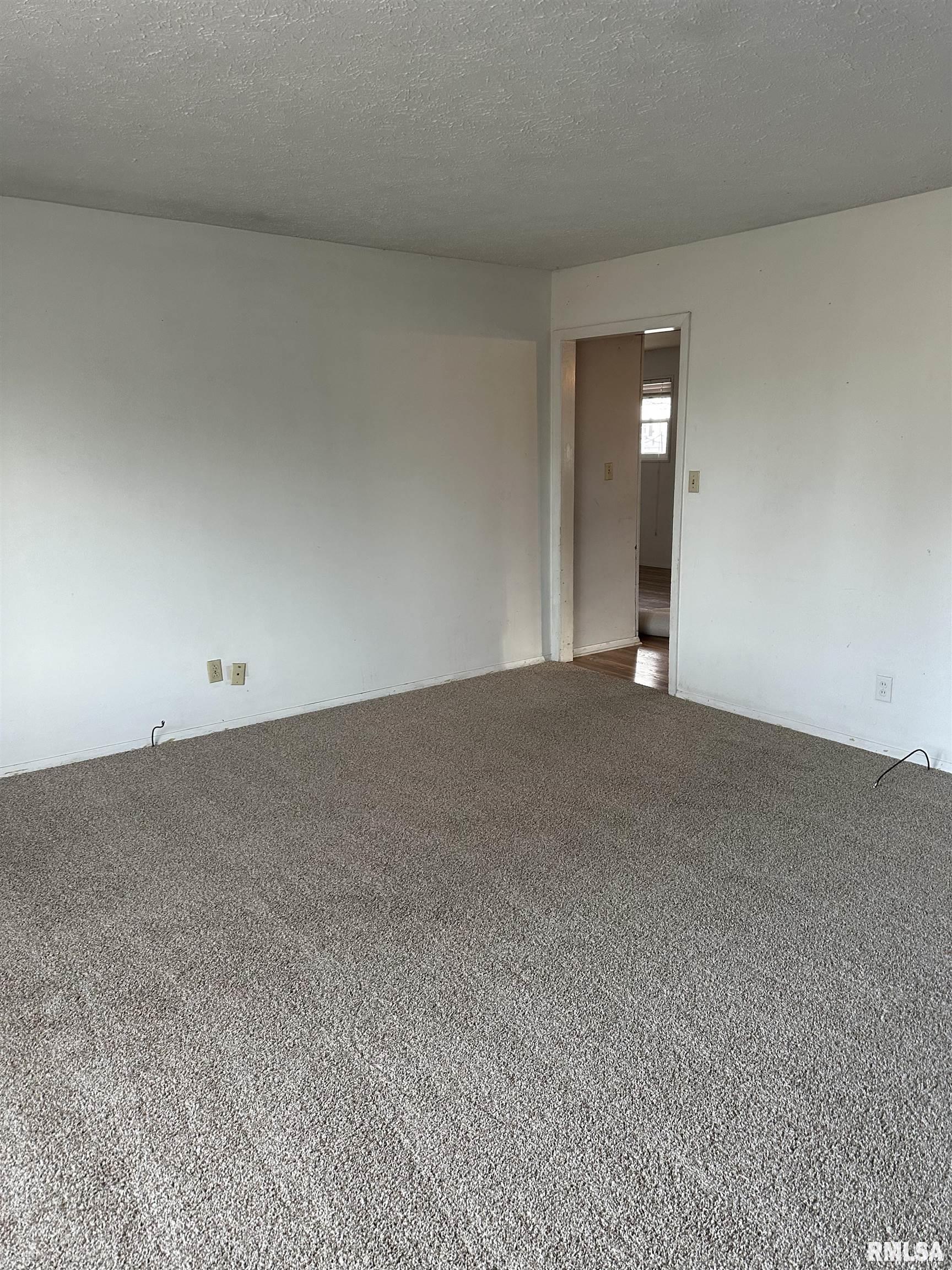 2416 West Overhill Road Peoria, IL 61615 - Photo 6 of 25 Gallery Image 6