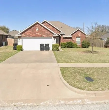 $2,000 | 1722 Shawnee Drive, Cleburne, TX 76033