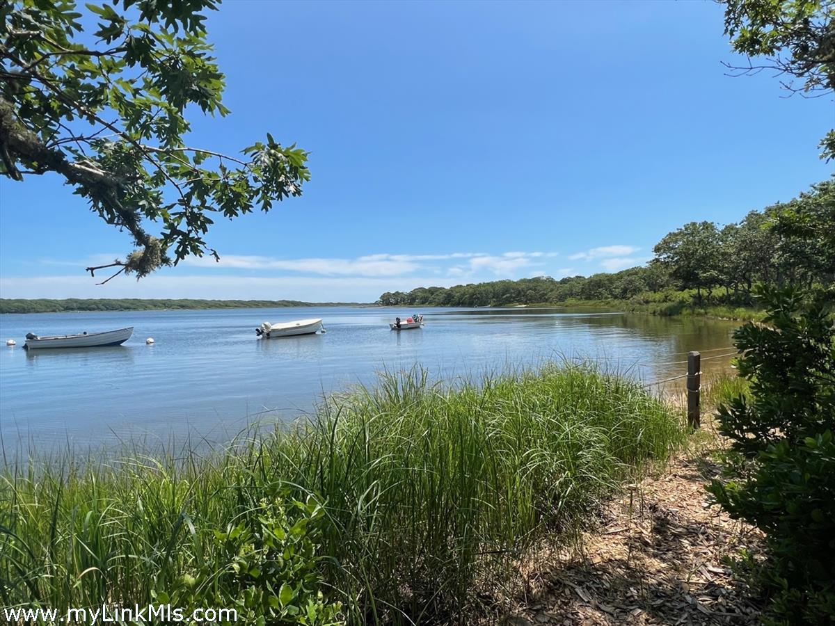 Edgartown Great Pond Access nearby w/deeded beach rights