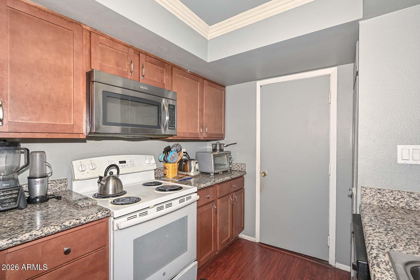 3630 North 86th Avenue Phoenix, AZ 85037 - Photo 11 of 42 Kitchen-Range