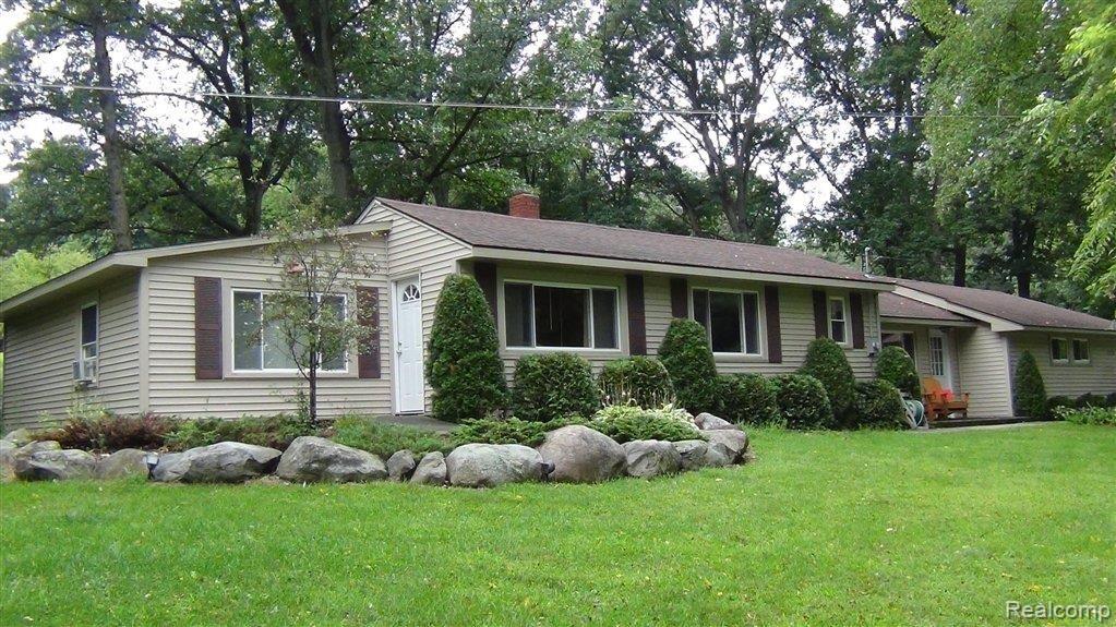 12290 White Lake Road Fenton, MI 48430 - Photo 18 of 24 DSC00695.JPG