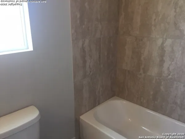 $1,295 | 16910 Spirit Brook, Unit 2, Selma, TX 78154