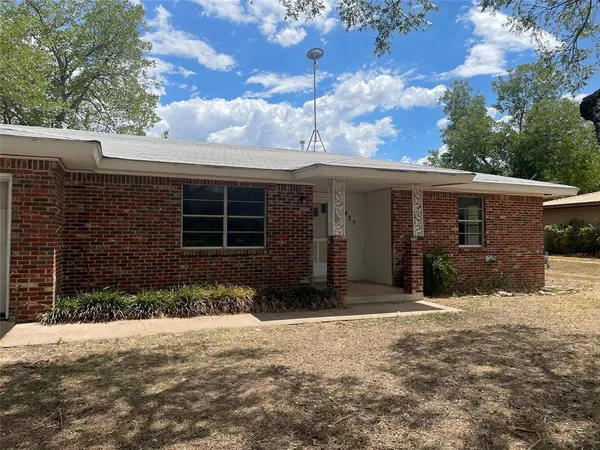 $2,195 | 435 Elm Street, Clyde, TX 79510
