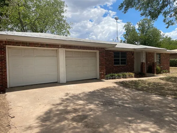 $2,195 | 435 Elm Street, Clyde, TX 79510