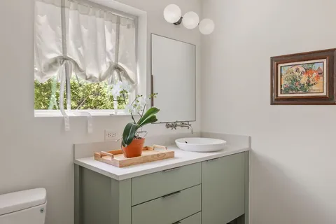 $1,100,000 | 2211 Canterbury Street, Unit A, Austin, TX 78702