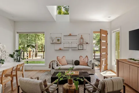 $1,100,000 | 2211 Canterbury Street, Unit A, Austin, TX 78702