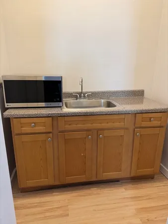 $1,800 | 99 East Clinton Street, Unit 1, New Bedford, MA 02740