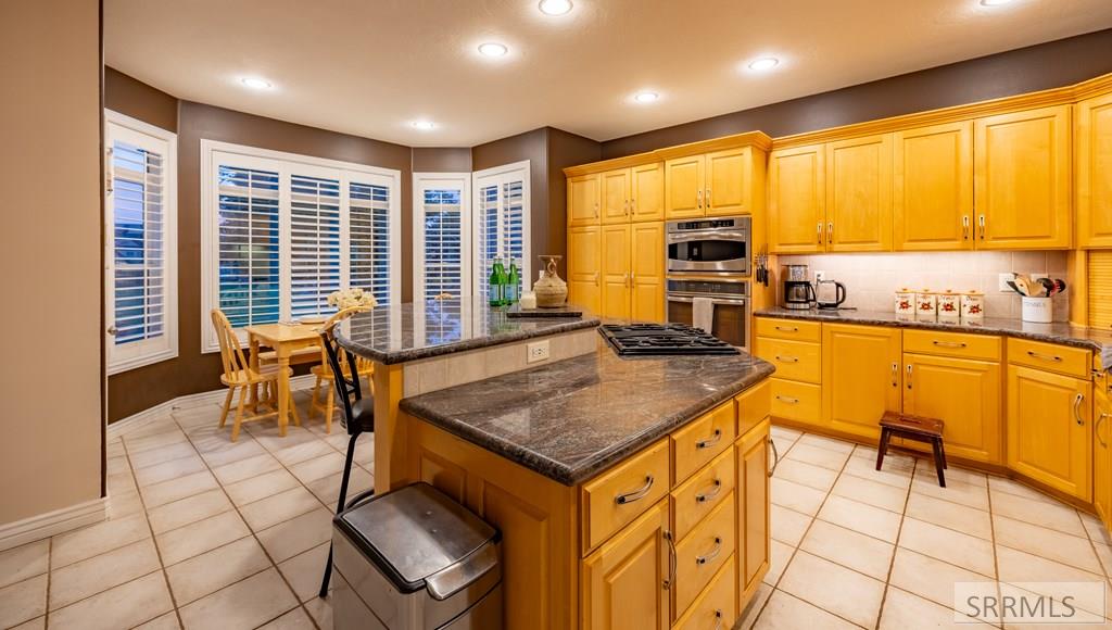 305 Spring Meadows Drive Idaho Falls, ID 83404 - Photo 16 of 66 Large gourmet kitchen