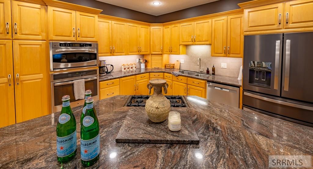 305 Spring Meadows Drive Idaho Falls, ID 83404 - Photo 17 of 66 Built in wall oven and microwave