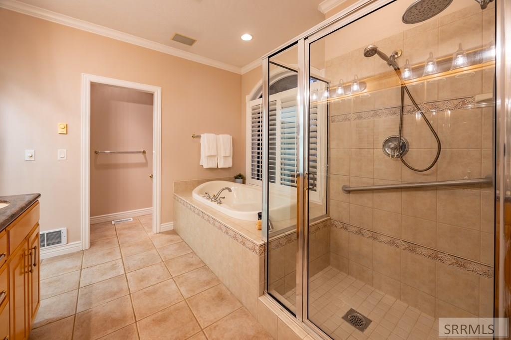 305 Spring Meadows Drive Idaho Falls, ID 83404 - Photo 26 of 66 Main level master bathroom with double vanity and