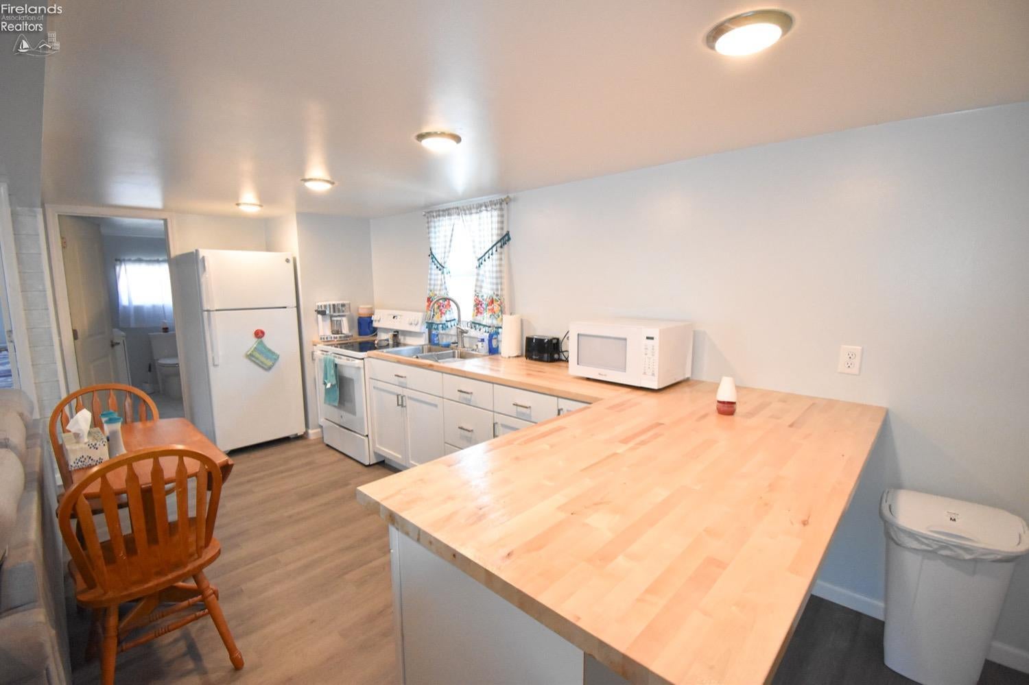 7401 East Harbor Road Lakeside Marblehead, OH 43440 - Photo 6 of 18 Gallery Image 6