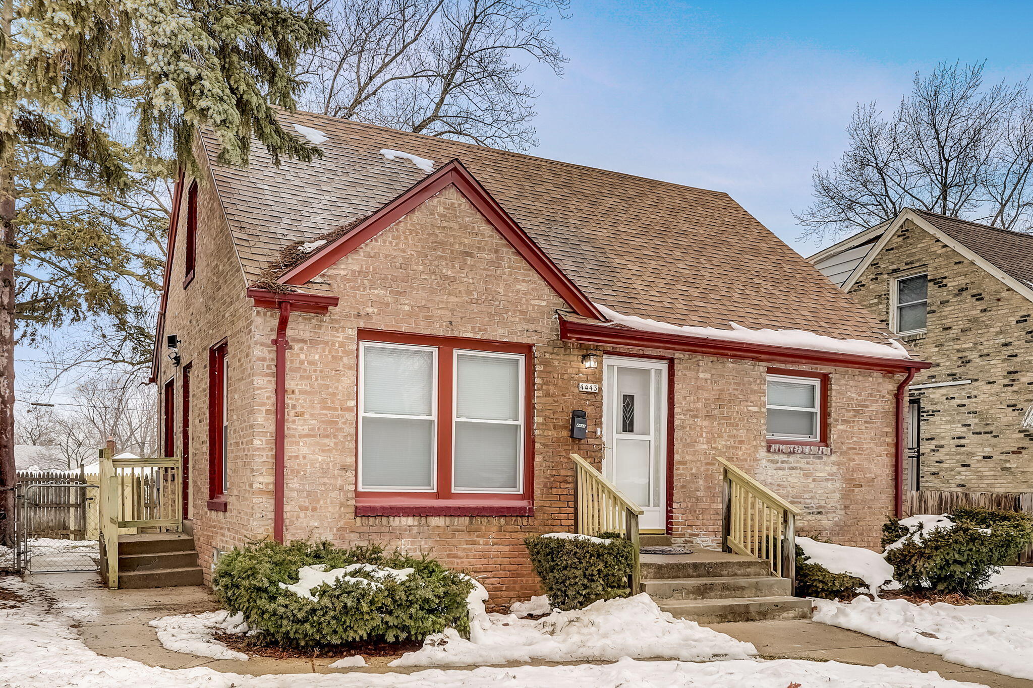 4443 North 39th St  
