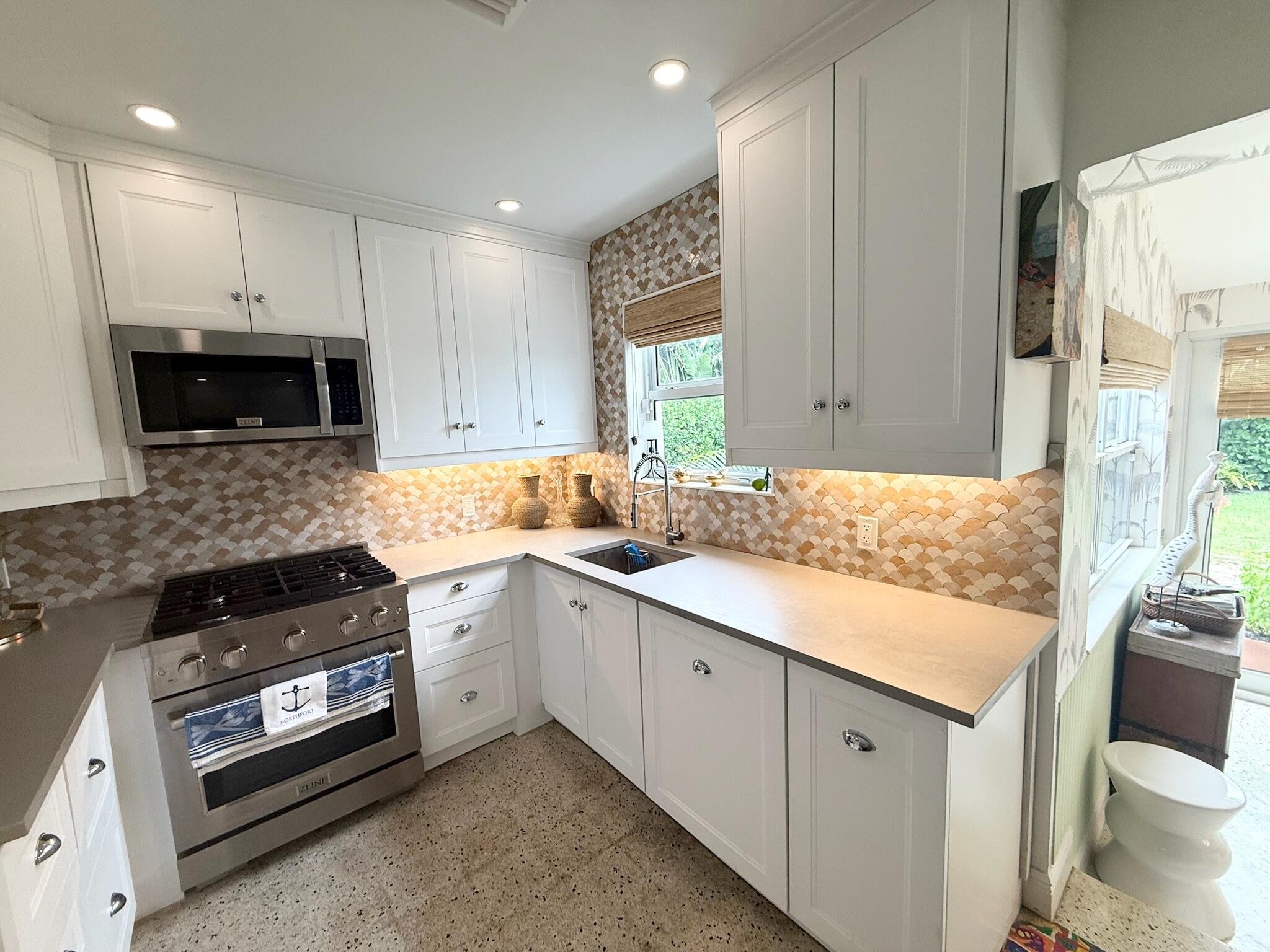 328 Putnam Ranch Road West Palm Beach, FL 33405 - Photo 8 of 13 328 PUTNAM RANCH RD-KITCHEN