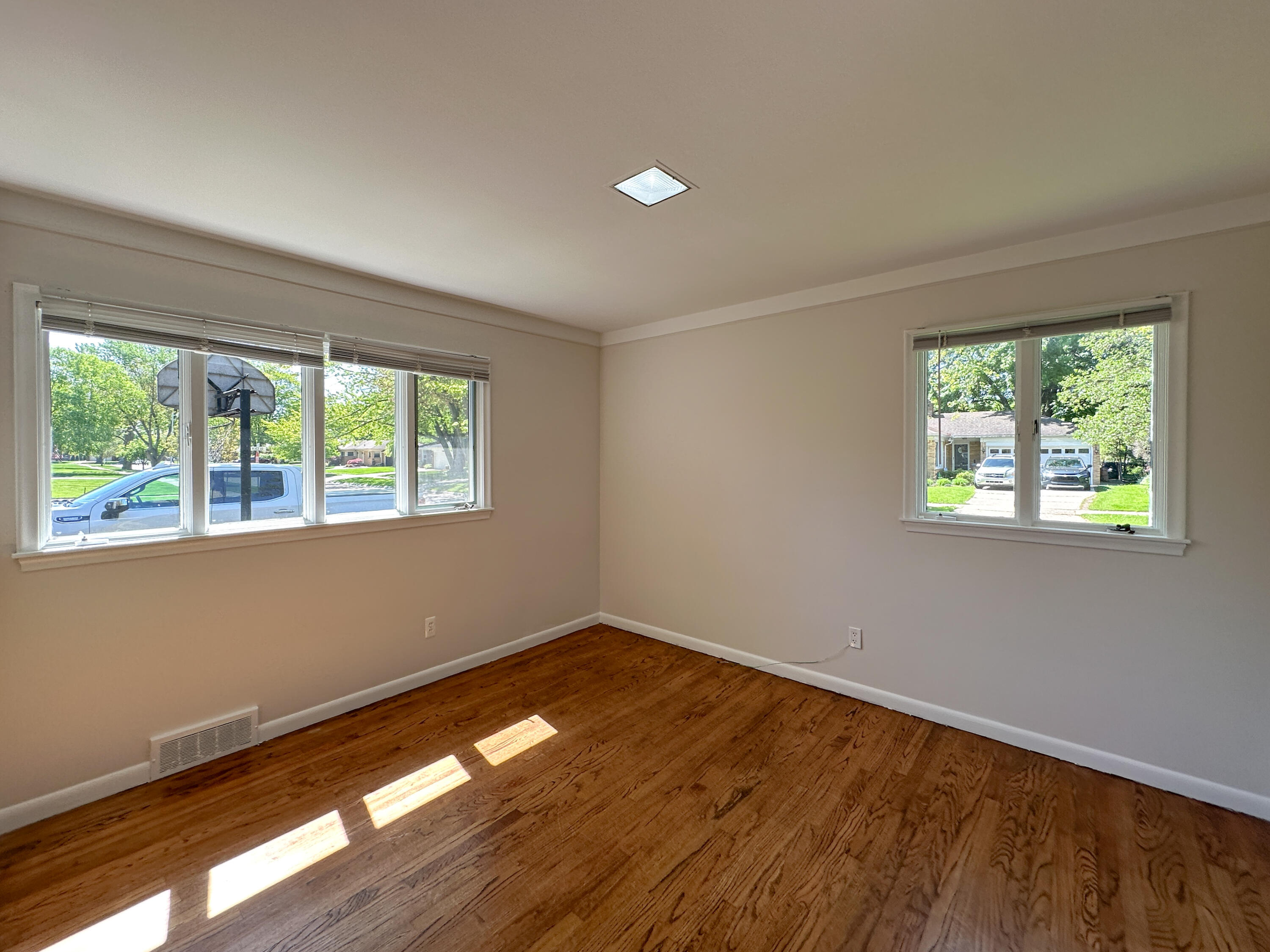 21203 River Road Grosse Pointe, MI 48236 - Photo 21 of 35 IMG_0545