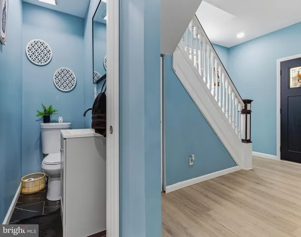 a view of entryway with elevator