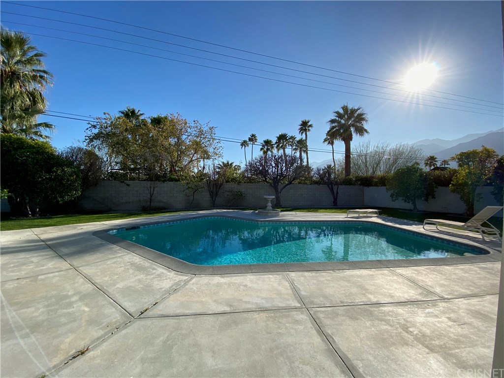 2295 East Alejo Road Palm Springs, CA 92262 - Photo 11 of 71