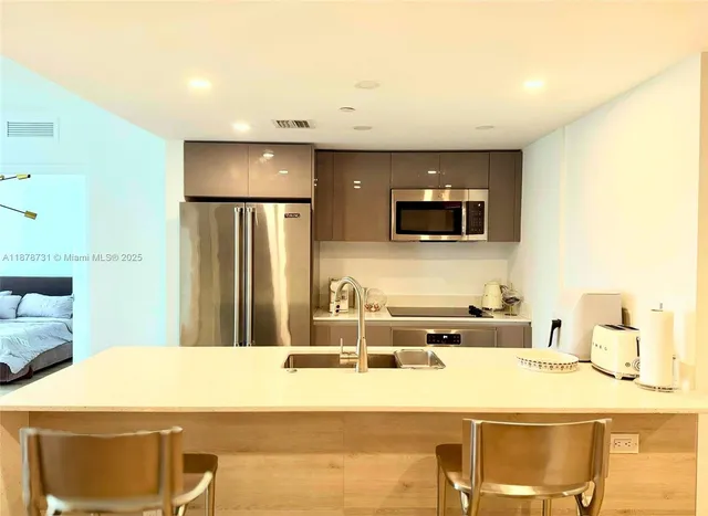 $3,400 | 13800 Highland Drive, Unit 307, North Miami Beach, FL 33181