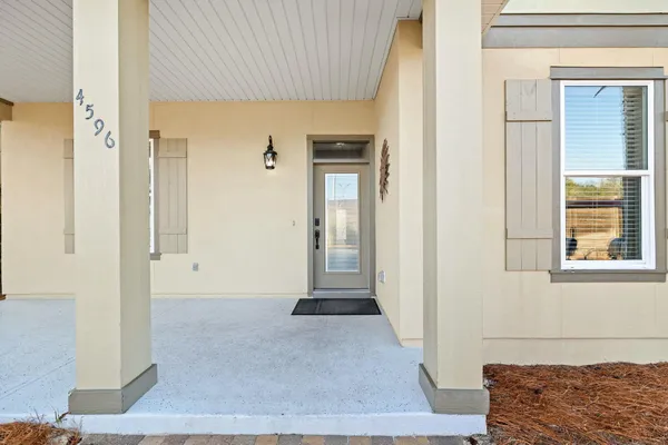 a view of livingroom with furniture