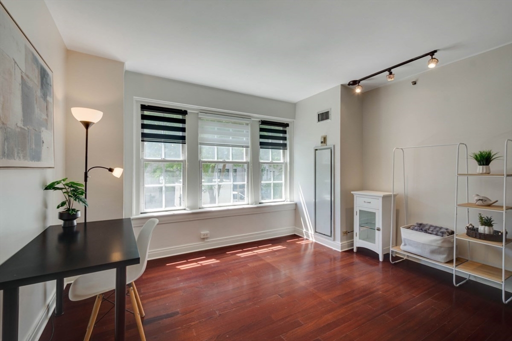 534 Beacon Street, Unit 203 Boston, MA 02215 - Photo 3 of 21