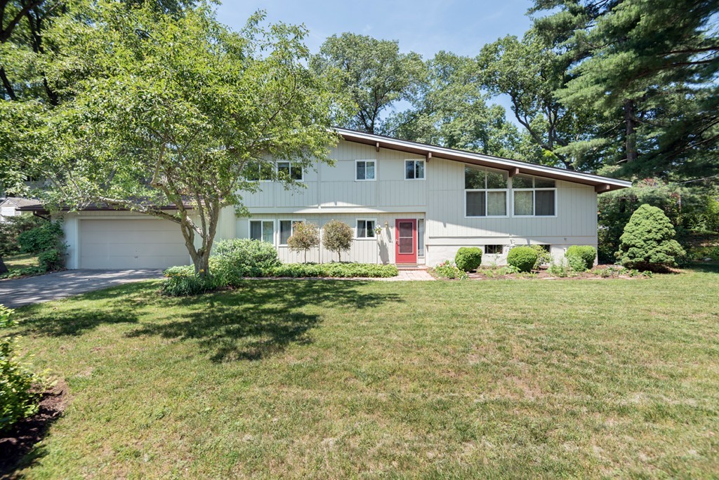 8 Mayflower Road Andover, MA 01810 - Photo 1 of 26 Gallery Image 1