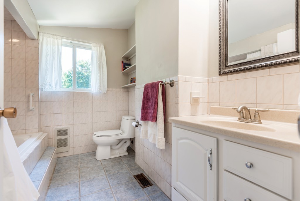 8 Mayflower Road Andover, MA 01810 - Photo 14 of 26 Gallery Image 14