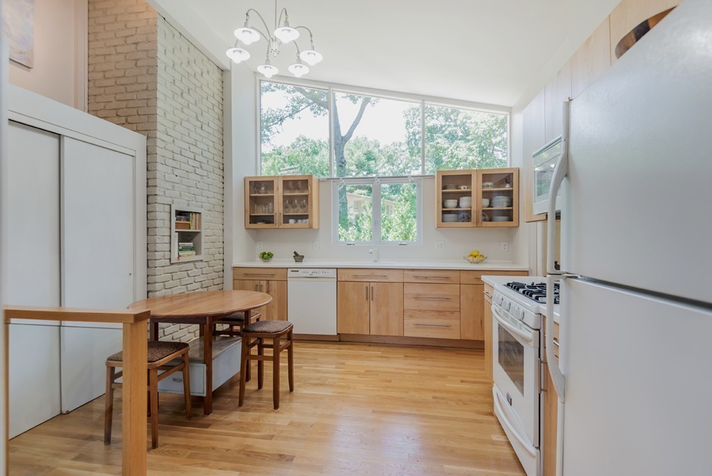 8 Mayflower Road Andover, MA 01810 - Photo 3 of 26 Gallery Image 3