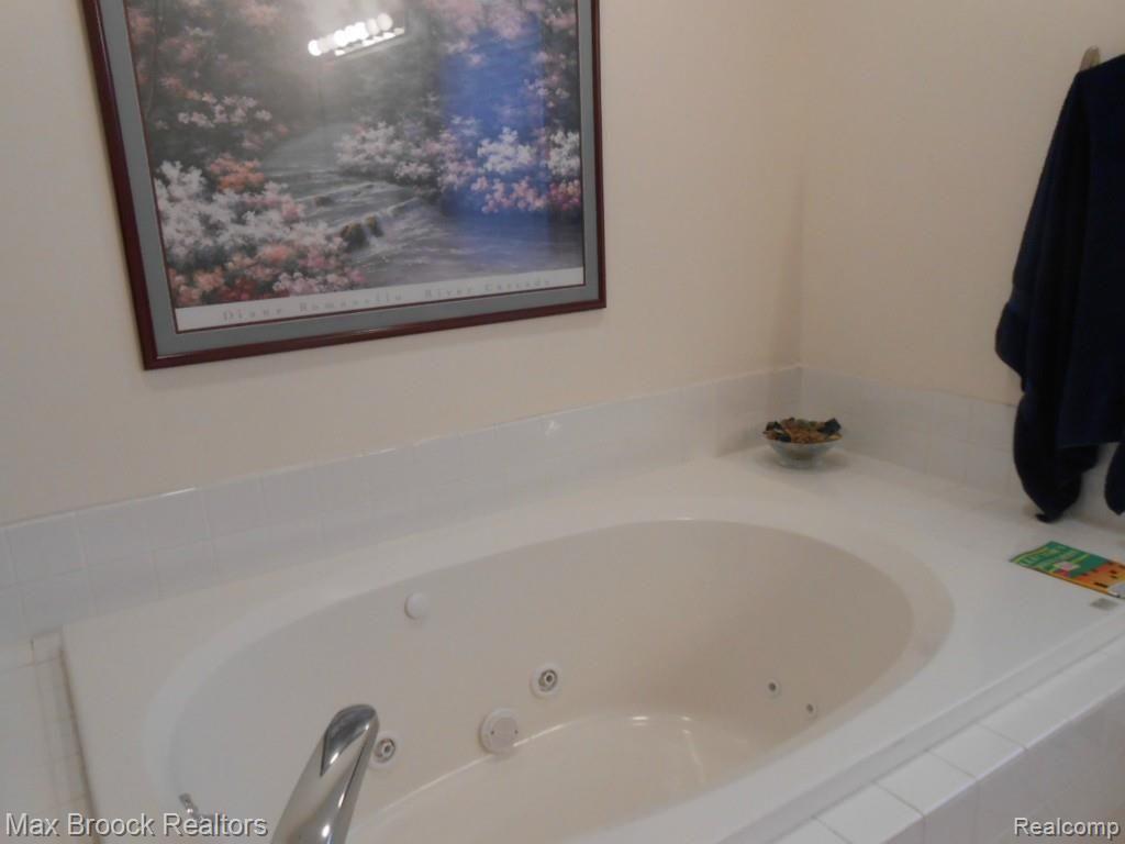 1872 East Hamlin Road Rochester Hills, MI 48307 - Photo 7 of 45