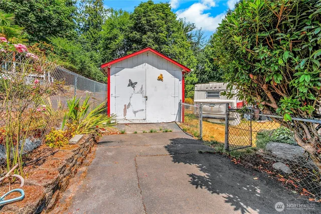 a house view with a outdoor space