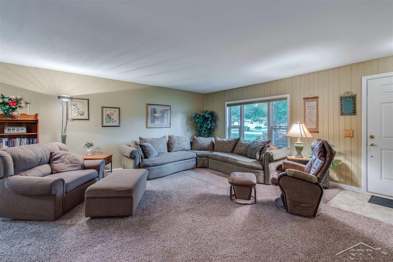1195 South Grey Road Midland, MI 48640 - Photo 2 of 16 Living Room