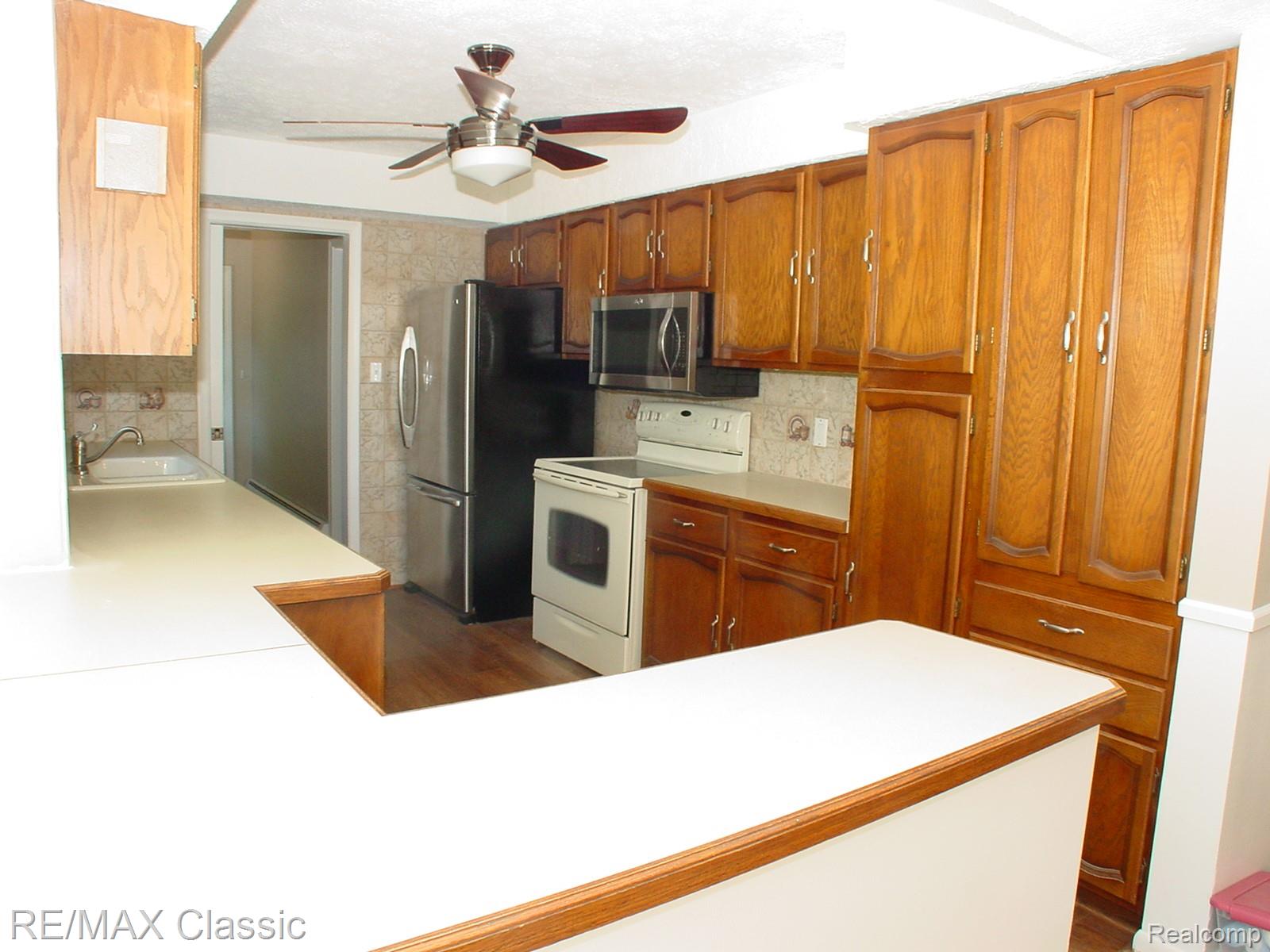 47605 Powell Road Plymouth, MI 48170 - Photo 10 of 25 DSC02465.JPG