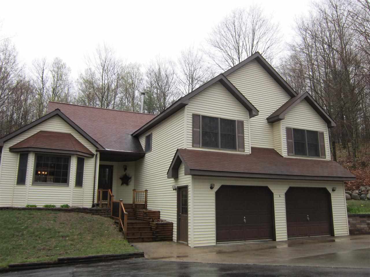 9150 East Grandview Road Traverse City, MI 49684 - Photo 5 of 47 1791443-4.JPG