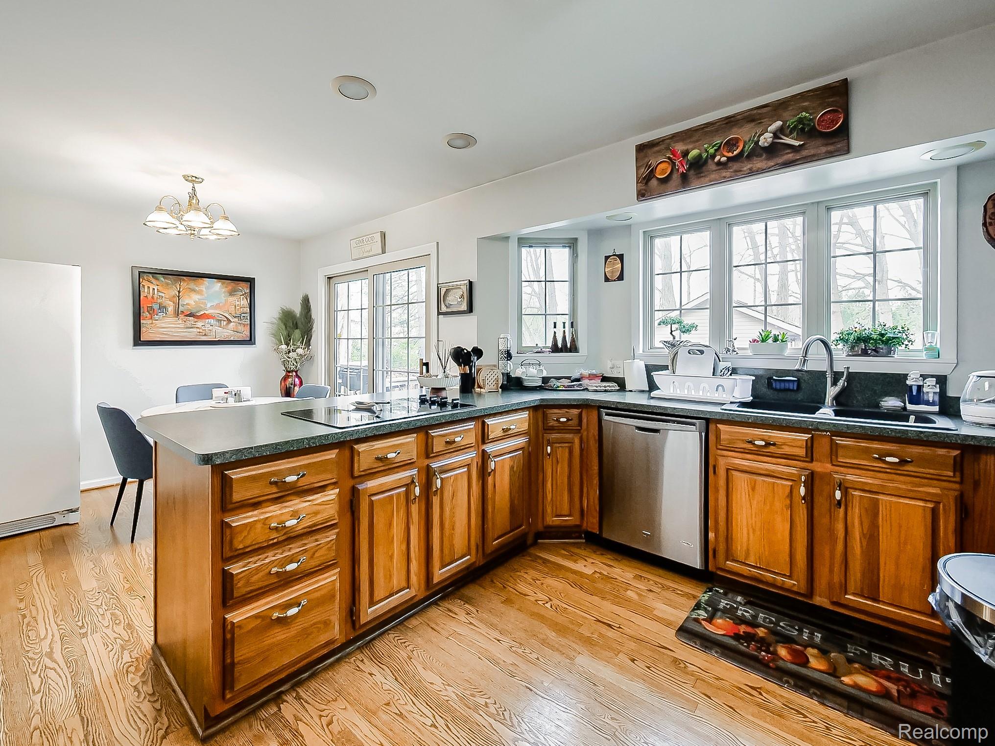 3688 Old Creek Road Rochester, MI 48307 - Photo 14 of 63 Old Creek-16.JPG