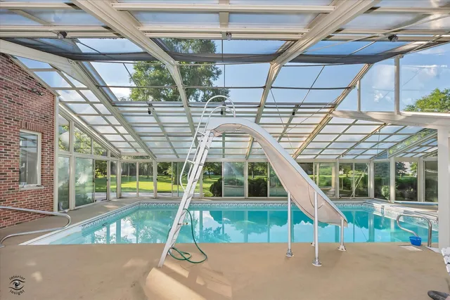 a view of a back yard