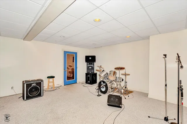a view of a livingroom with furniture