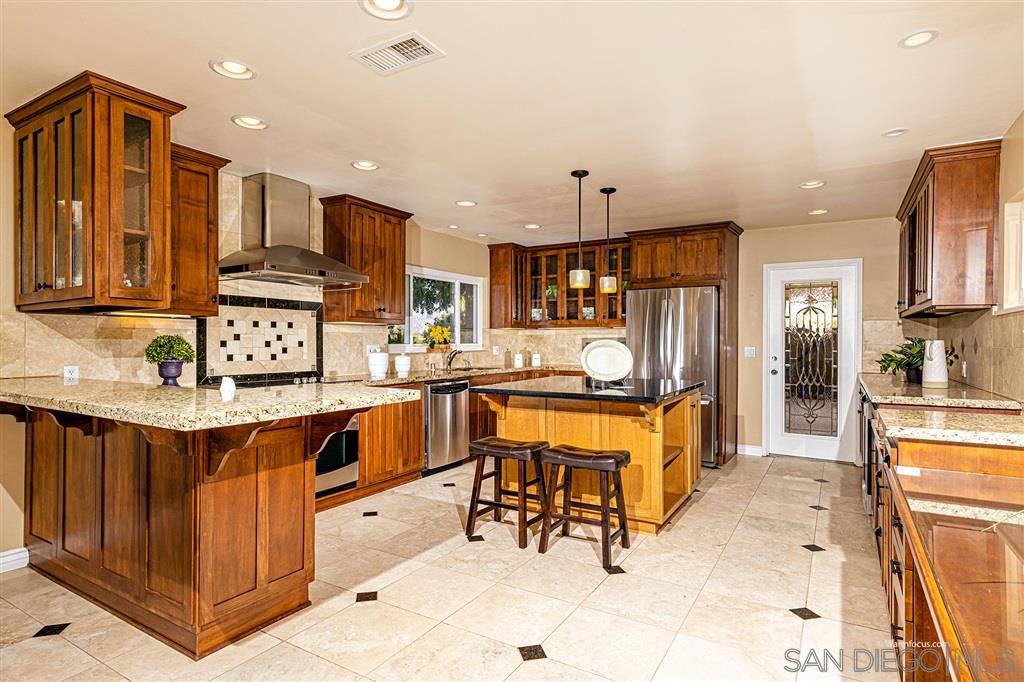 16229 Martincoit Road Poway, CA 92064 - Photo 9 of 25