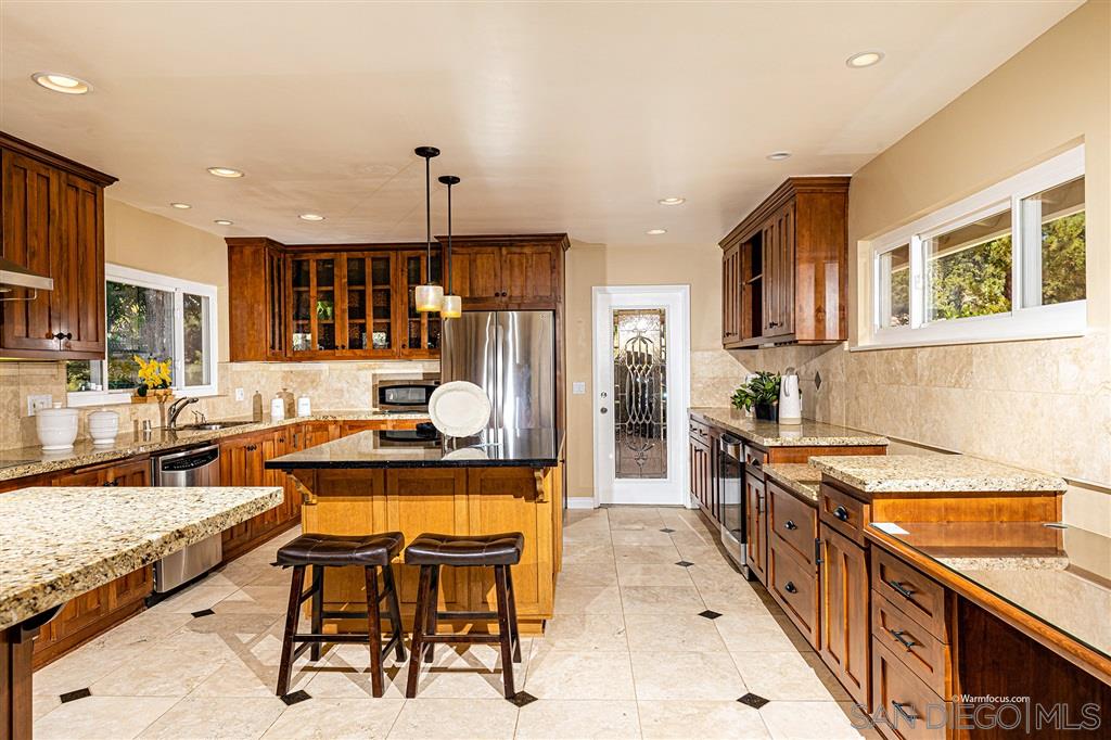 16229 Martincoit Road Poway, CA 92064 - Photo 10 of 25