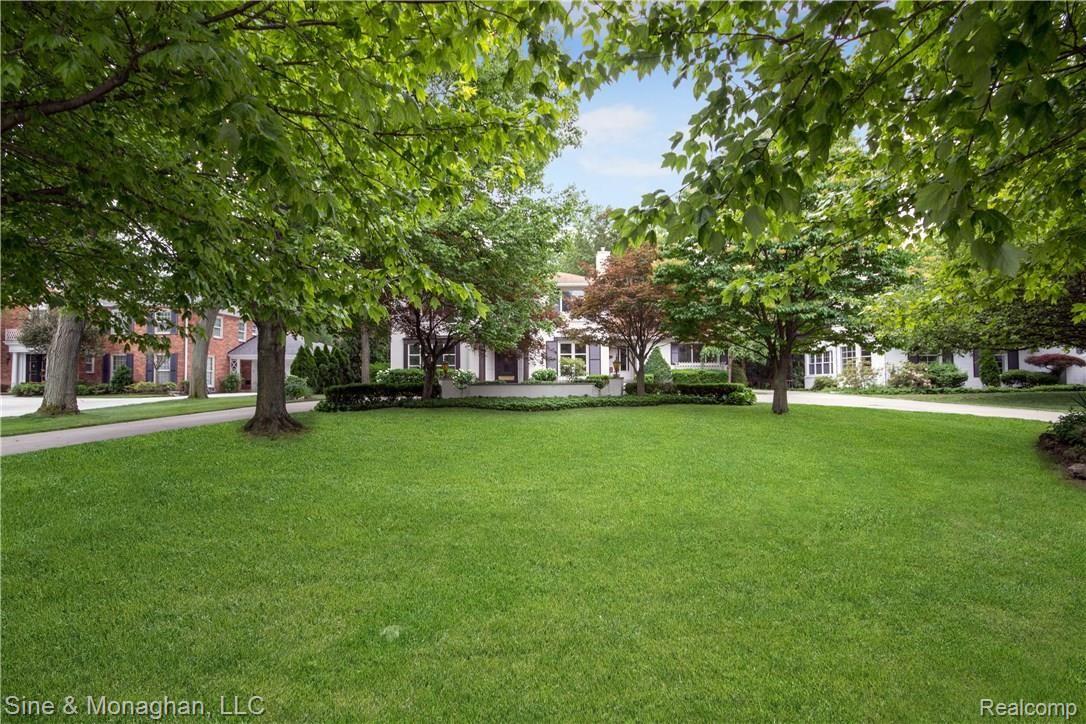 571 Renaud Road Grosse Pointe, MI 48236 - Photo 2 of 20 2.jpg
