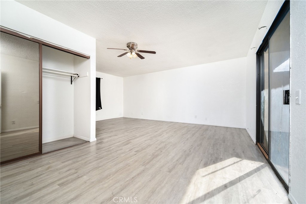14580 Keota Road Apple Valley, CA 92307 - Photo 28 of 44 a view of empty room with wooden floor and fan